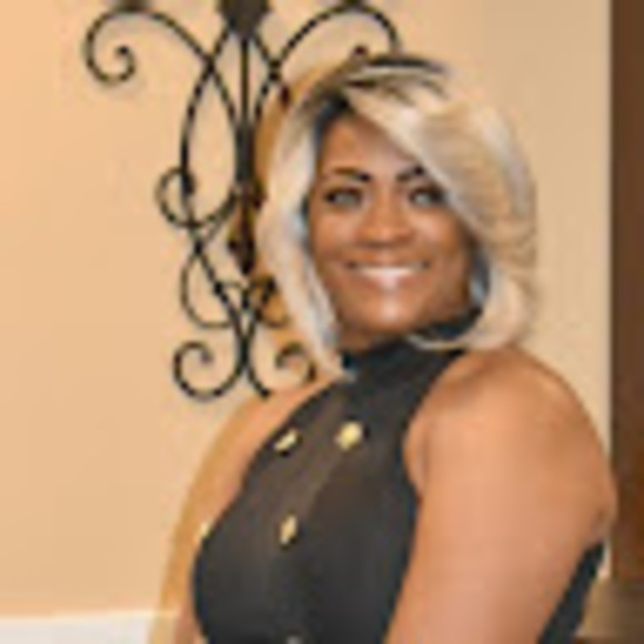 Meet your Posher, Tina - Picture 1 of 1